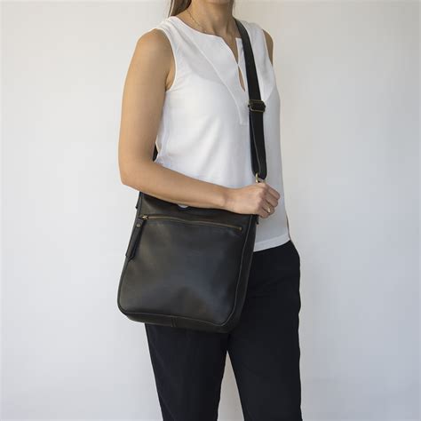 black crossbody purse